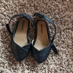 Adorable pointy flats with straps